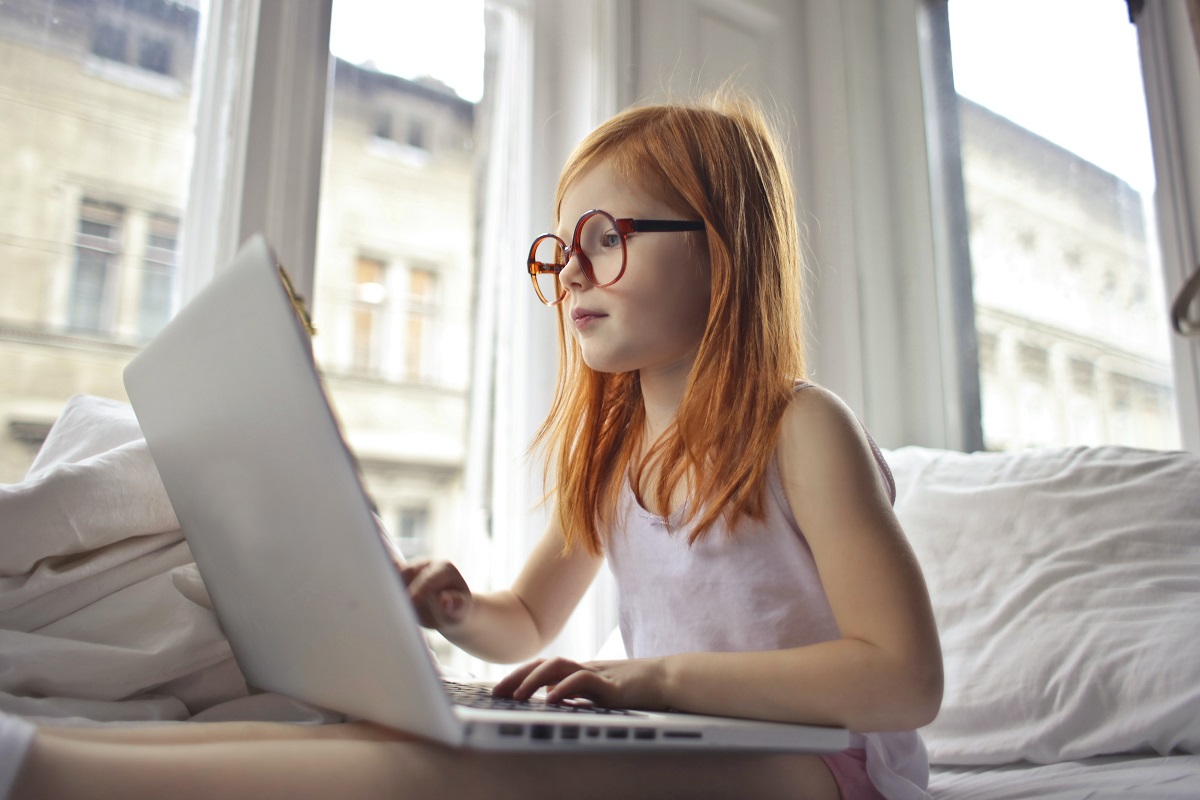 Girl searching on computer - Telerik Academy School 1200px